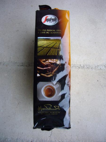 Boční strana obalu Segafredo - Emoziony macinato 250g